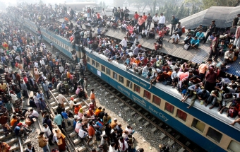 An overcrowded train leaves Dhaka's Airport rail station ahead of the Muslim festival Eid-al-Adha December 20, 2007. Bangladeshi Muslims will celebrate the festival on Friday. Muslims around the world celebrate Eid-al-Adha to mark the end of the haj by slaughtering sheep, goats, cows and camels to commemorate Prophet Abraham's willingness to sacrifice his son Ismail on God's command. REUTERS/Rafiqur Rahman (BANGLADESH) Also see GF2DXHUDQSAA